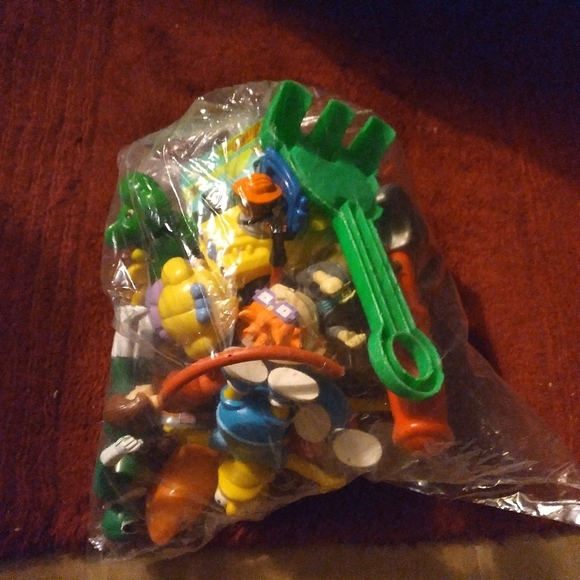 - GRAB BAG 90s vintage toys lot early 2000s simpsons incredibles figurines - Picture 1 of 9